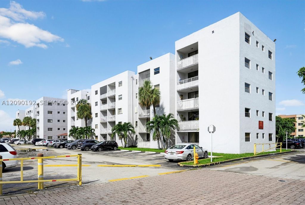 8075 NW 7th St 503, Miami, FL 33126
