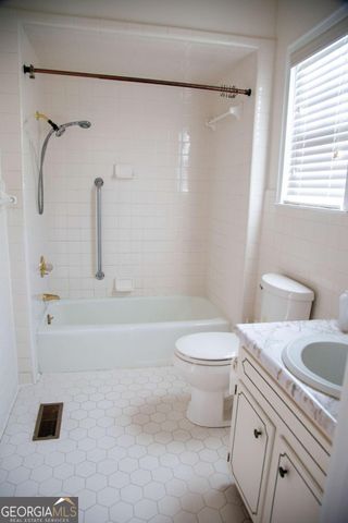 298 S Main Street, Baxley, GA 31513