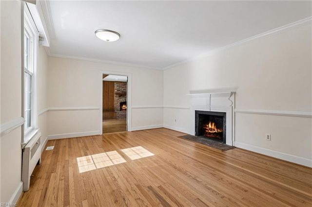 223 Shoe LN, Newport News, VA 23606