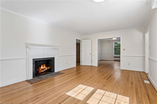 223 Shoe LN, Newport News, VA 23606