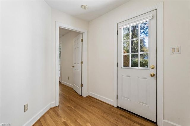 223 Shoe LN, Newport News, VA 23606