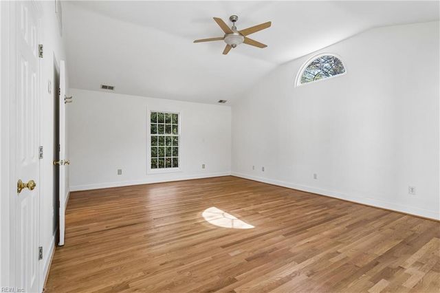 223 Shoe LN, Newport News, VA 23606