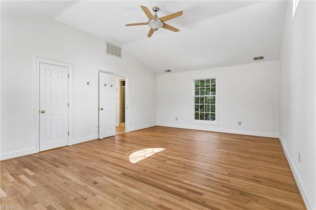 223 Shoe LN, Newport News, VA 23606