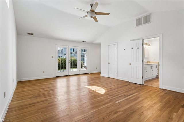 223 Shoe LN, Newport News, VA 23606