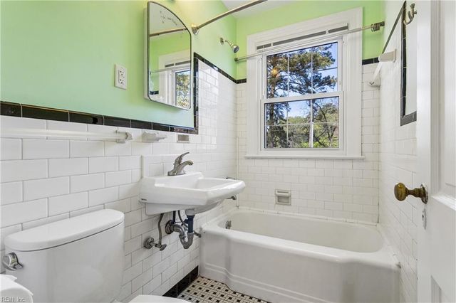 223 Shoe LN, Newport News, VA 23606