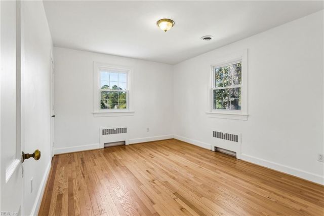 223 Shoe LN, Newport News, VA 23606