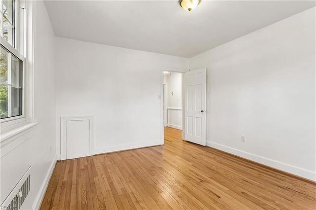 223 Shoe LN, Newport News, VA 23606