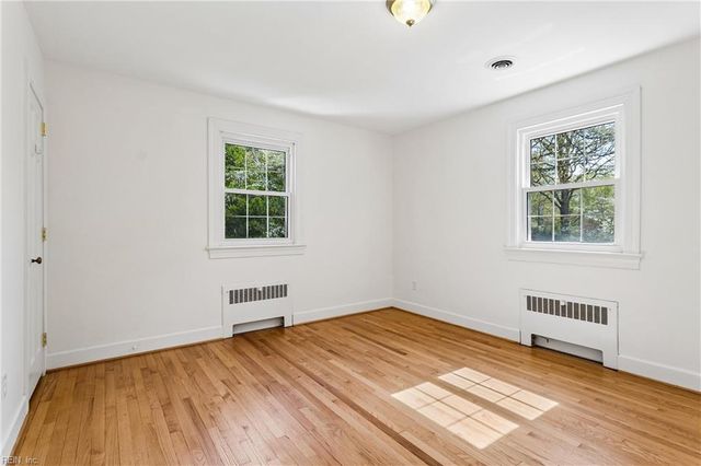 223 Shoe LN, Newport News, VA 23606