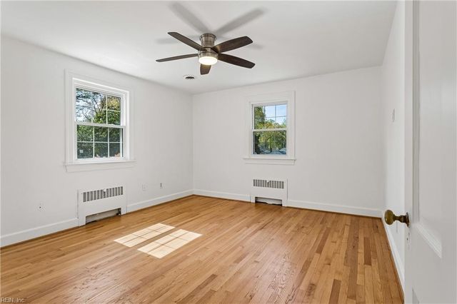 223 Shoe LN, Newport News, VA 23606