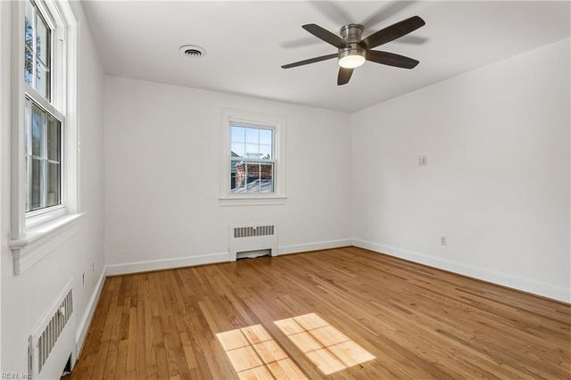 223 Shoe LN, Newport News, VA 23606