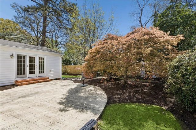 223 Shoe LN, Newport News, VA 23606