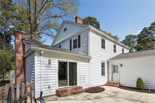 223 Shoe LN, Newport News, VA 23606