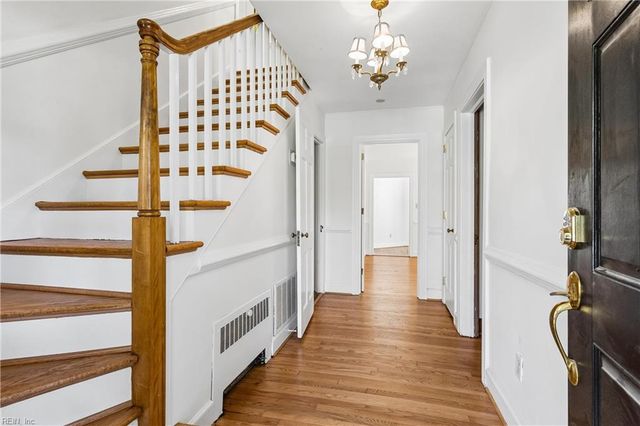 223 Shoe LN, Newport News, VA 23606