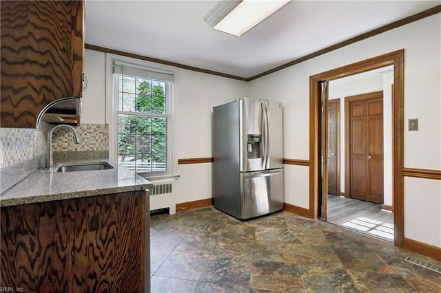 223 Shoe LN, Newport News, VA 23606