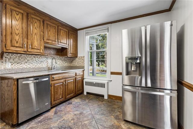 223 Shoe LN, Newport News, VA 23606