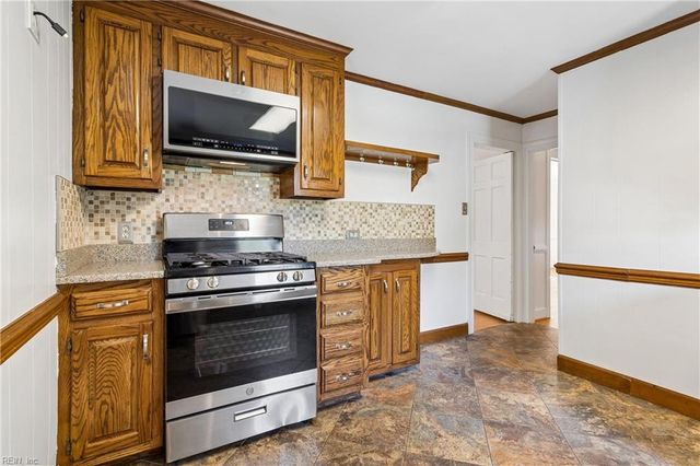 223 Shoe LN, Newport News, VA 23606