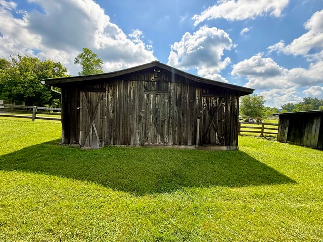 276 Evergreen Road, Flat Lick, KY 40935