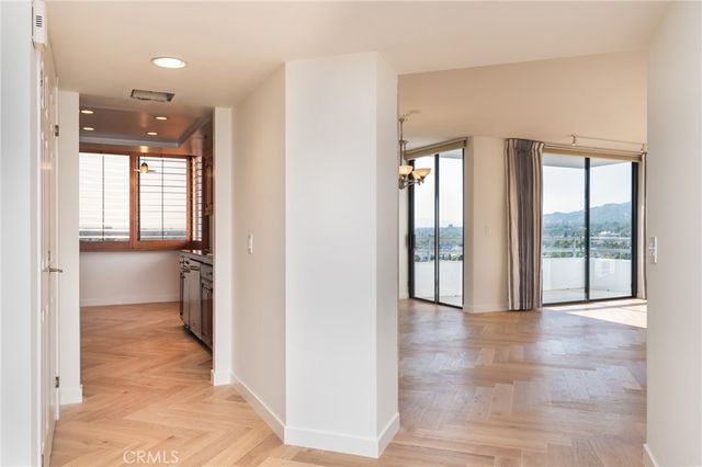 345 Pioneer Drive 905, Glendale, CA 91203
