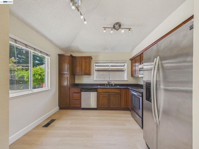 1546 Ohara Ct, Clayton, CA 94517