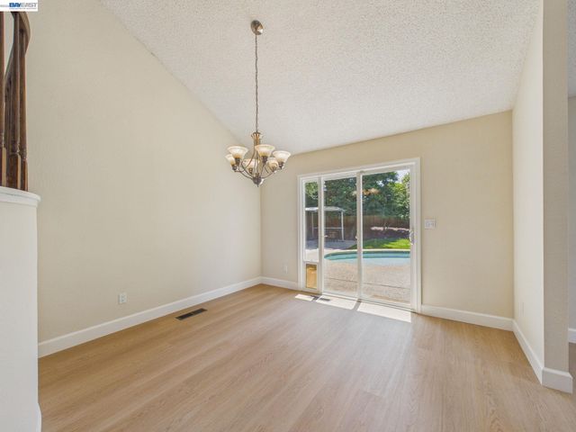1546 Ohara Ct, Clayton, CA 94517