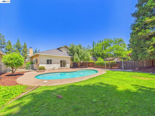 1546 Ohara Ct, Clayton, CA 94517