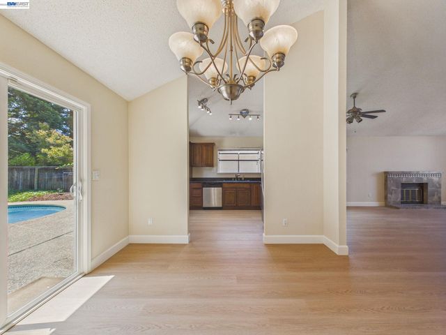 1546 Ohara Ct, Clayton, CA 94517