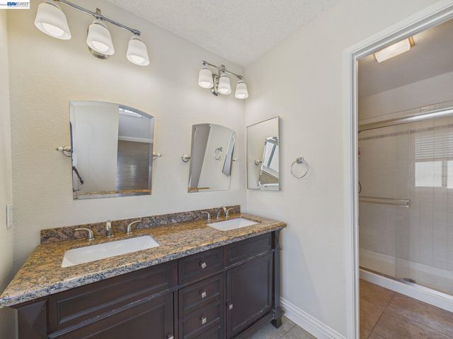 1546 Ohara Ct, Clayton, CA 94517