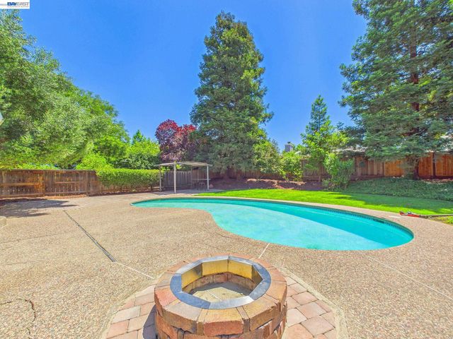 1546 Ohara Ct, Clayton, CA 94517