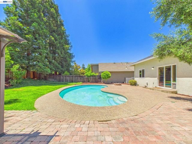 1546 Ohara Ct, Clayton, CA 94517