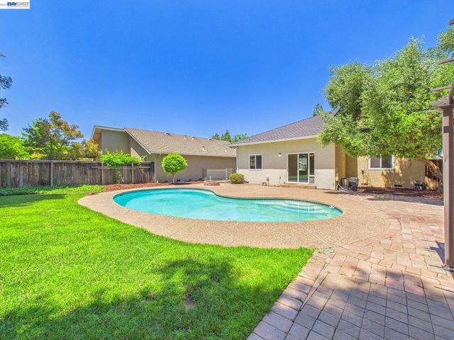 1546 Ohara Ct, Clayton, CA 94517