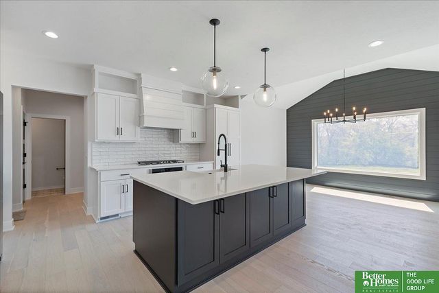 21343 Laurel Circle, Elkhorn, NE 68022