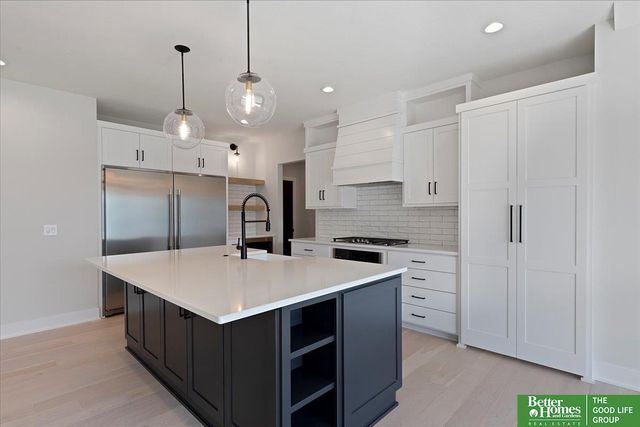 21343 Laurel Circle, Elkhorn, NE 68022