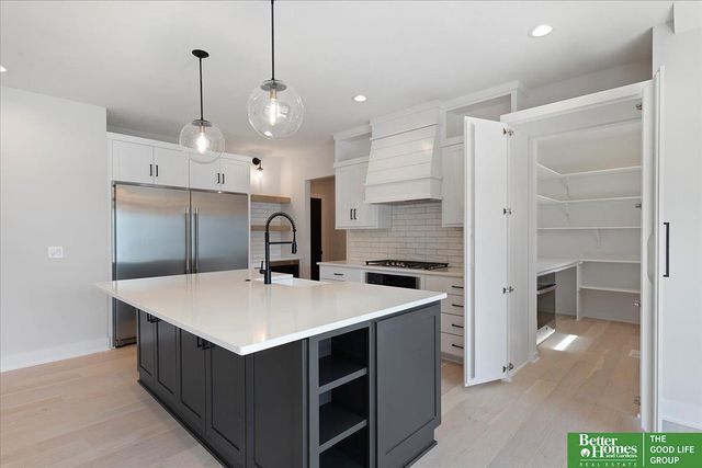 21343 Laurel Circle, Elkhorn, NE 68022