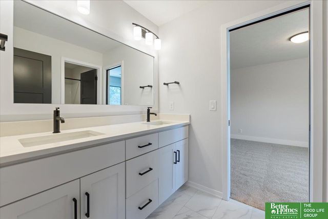 21343 Laurel Circle, Elkhorn, NE 68022