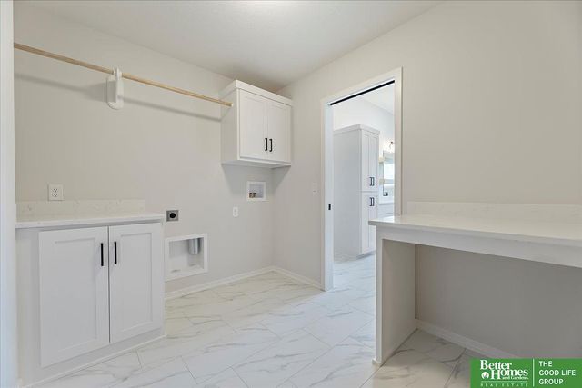 21343 Laurel Circle, Elkhorn, NE 68022