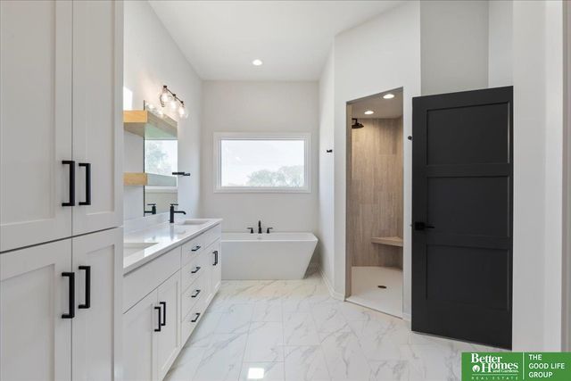 21343 Laurel Circle, Elkhorn, NE 68022