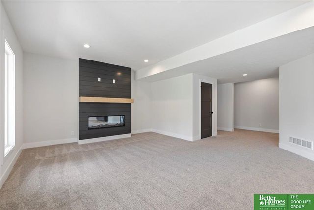 21343 Laurel Circle, Elkhorn, NE 68022