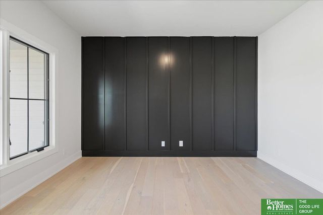 21343 Laurel Circle, Elkhorn, NE 68022