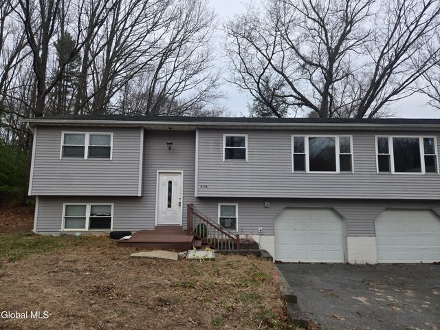 627 Englemore Road, Clifton Park, NY 12065