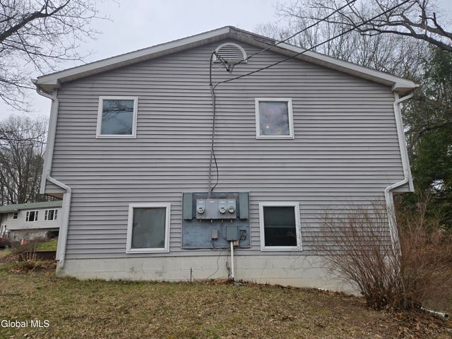 627 Englemore Road, Clifton Park, NY 12065