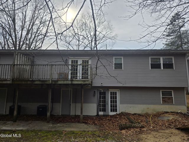 627 Englemore Road, Clifton Park, NY 12065
