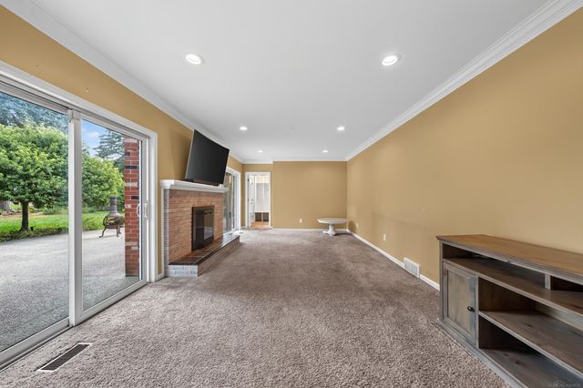 5417 Fieldcrest Drive, Utica, MI 48316