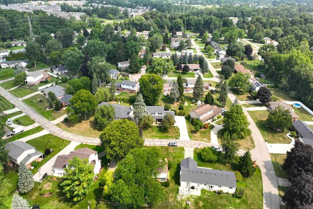 5417 Fieldcrest Drive, Utica, MI 48316