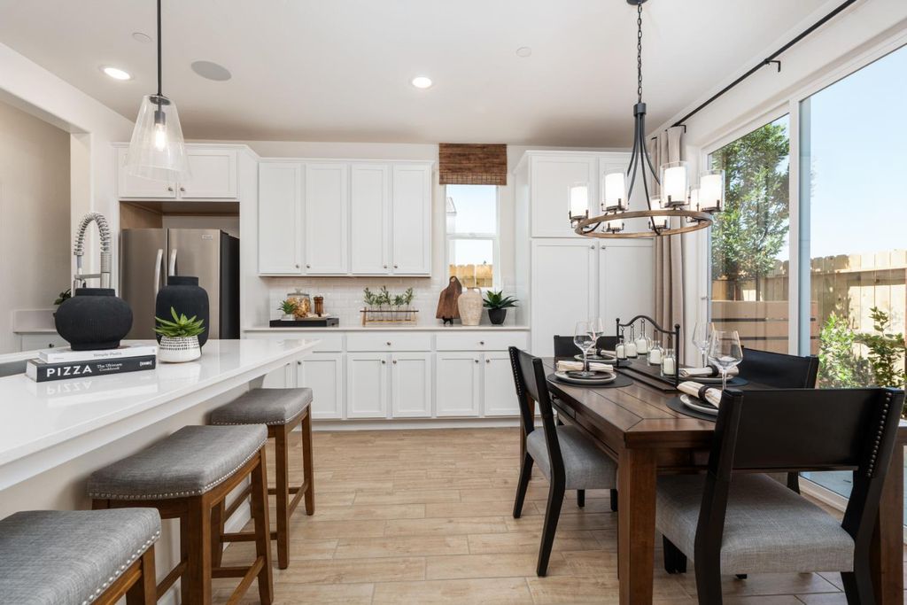 Image 8 of property listing at 1476 Bloom Lane, Clovis, CA 93619