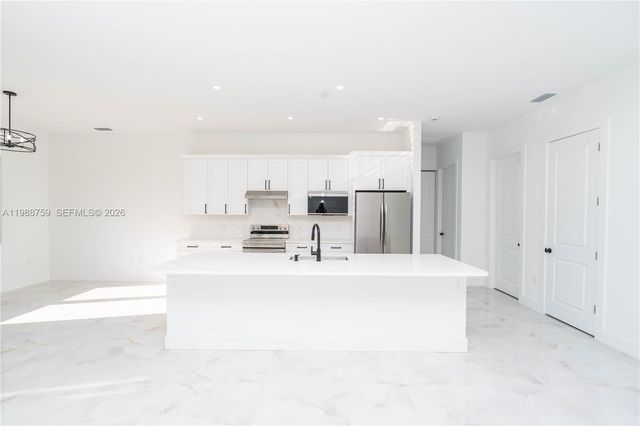 121 moore ave, Other City - In The State Of Florida, FL 33936