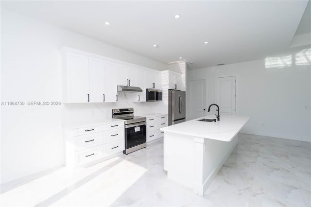 121 moore ave, Other City - In The State Of Florida, FL 33936