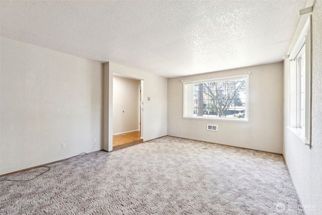 1206 Independence Court, Oak Harbor, WA 98277