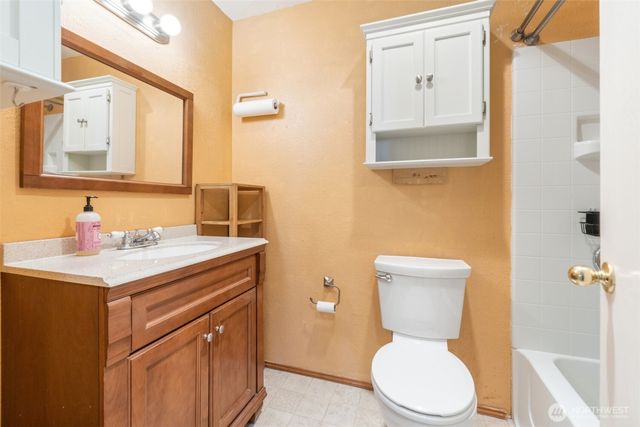 1206 Independence Court, Oak Harbor, WA 98277