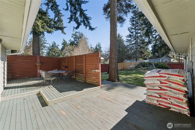 1206 Independence Court, Oak Harbor, WA 98277