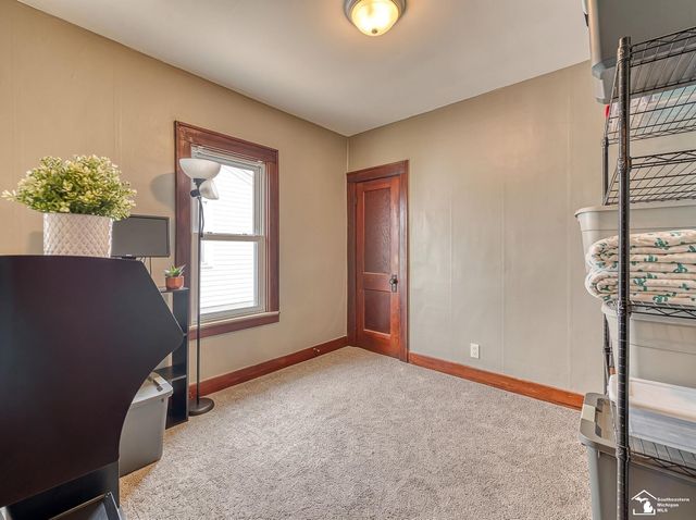 906 Michigan Avenue, Monroe, MI 48162
